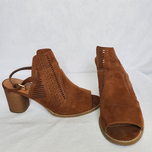 Womens strap heel - Picture 2 of 5